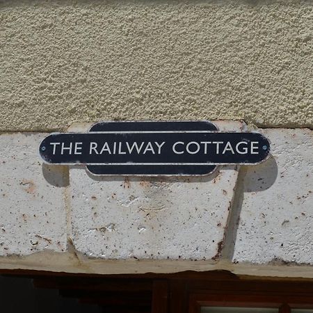 The Railway Cottage - Characterful And Comfortable Holiday Cottage Piegut-Pluviers Ngoại thất bức ảnh